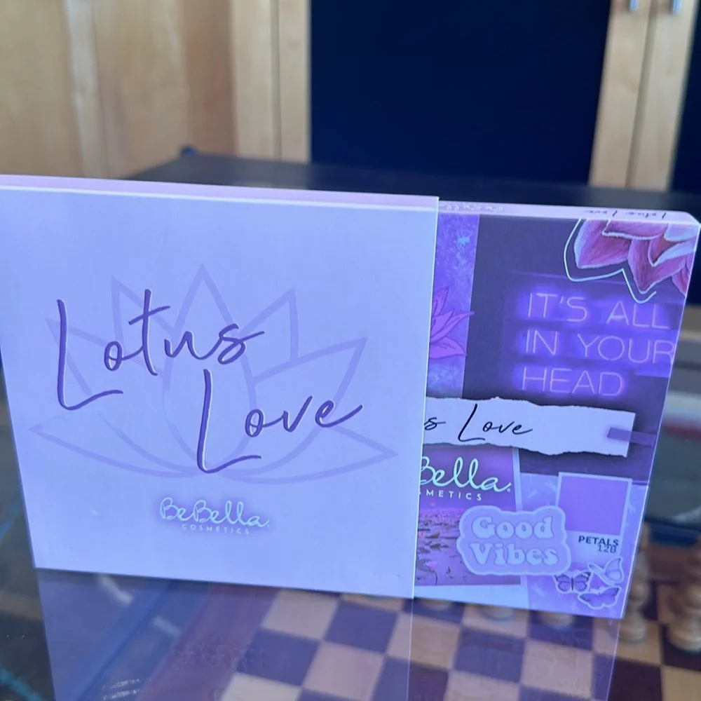 LOTUS LOVE BEBELLA COSMETICS 16 EYESHADOW COLORS AND A MIRROR PALLET